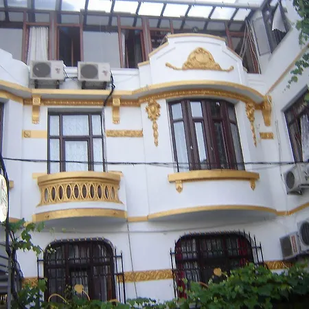 Nayla Palace Hotell