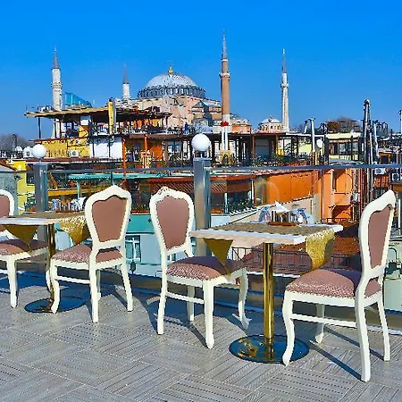 Nayla Palace Hotell 3*