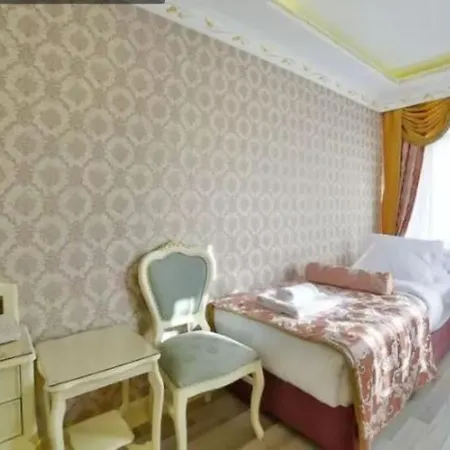 Nayla Palace Hotell 3*